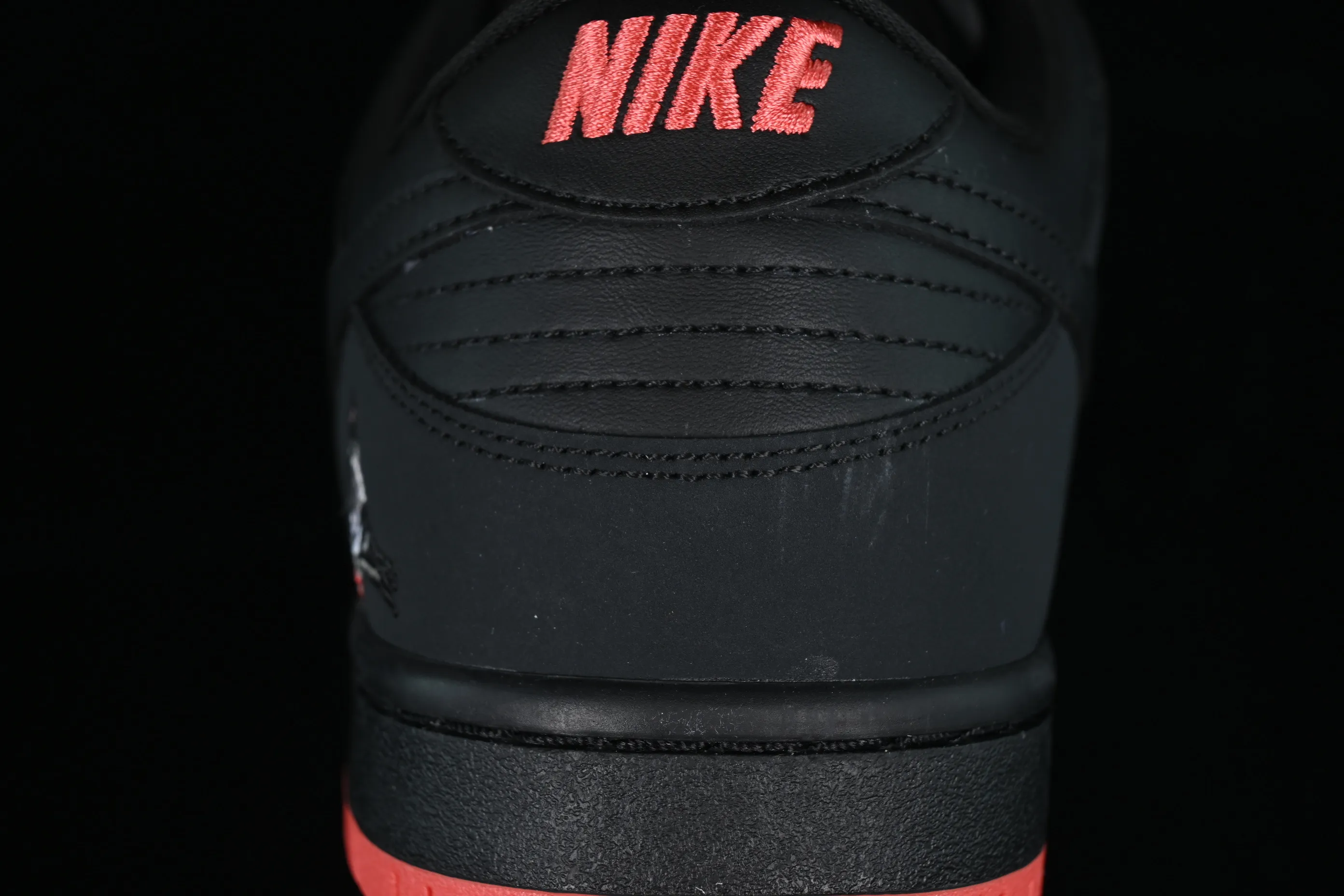 All categories Nk SB Dunk Series Nk SB Dunk Low Low-top sneakers K version Black Pigeon x Nk SB Dunk low Trd QS Black Pigeon Retro low-top versatile casual sports skateboard shoes 883232-008